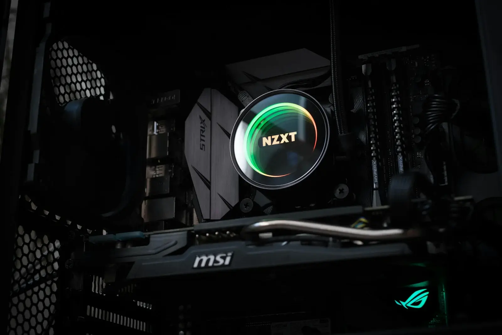 Professioneller Gaming-PC Aufbau mit Kabelmanagement